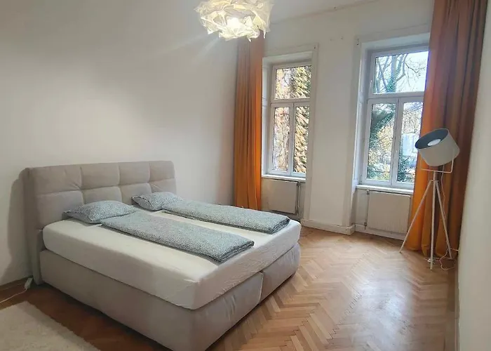 Large 4 In The Center Of * Vídeň